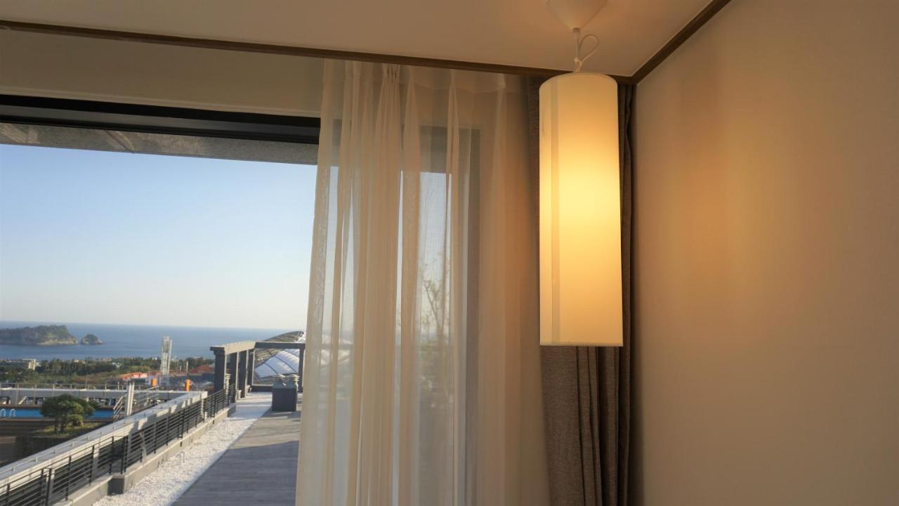 Tamara Jeju Hotel Сеогвипо Екстериор снимка