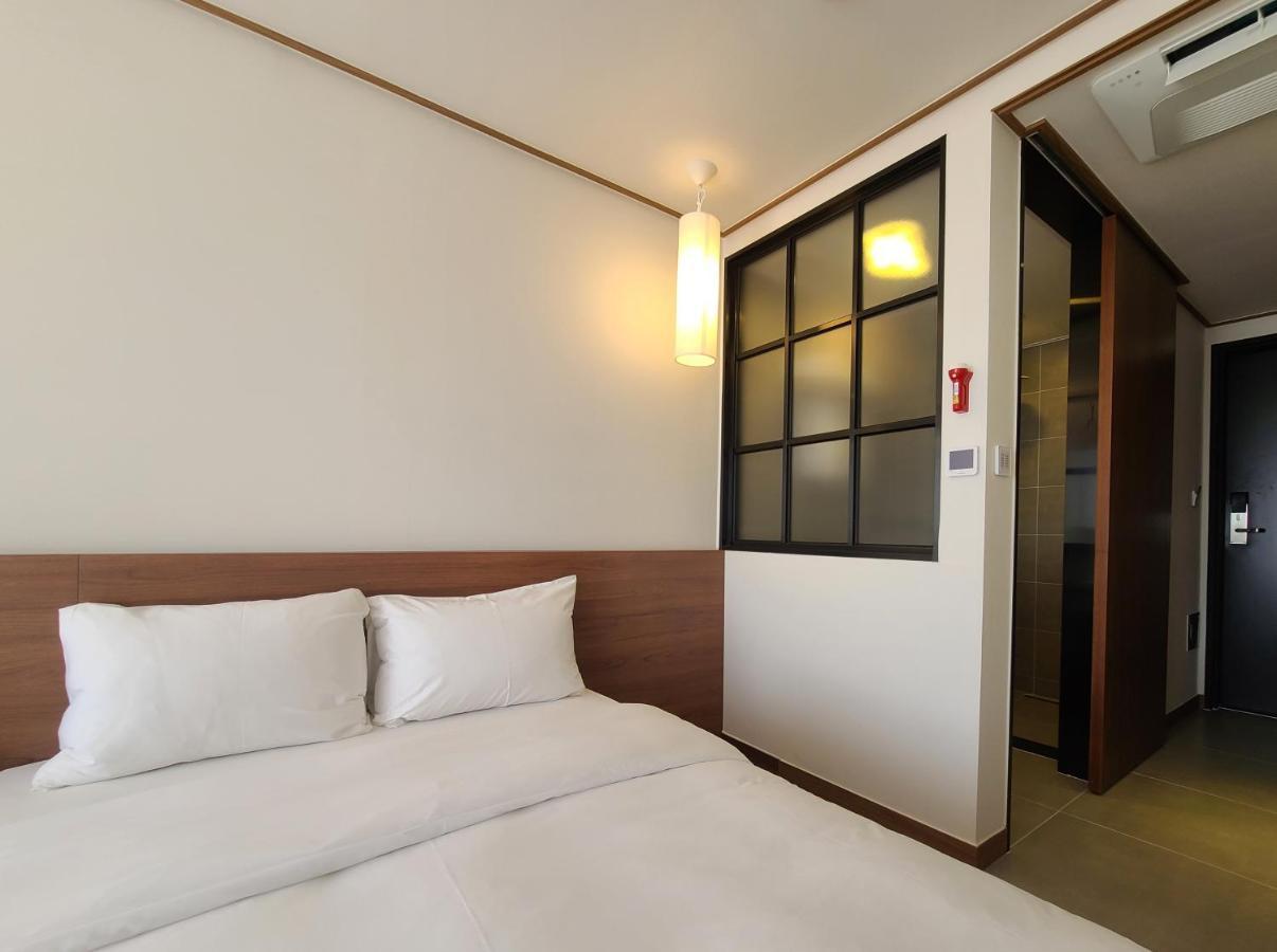 Tamara Jeju Hotel Сеогвипо Екстериор снимка