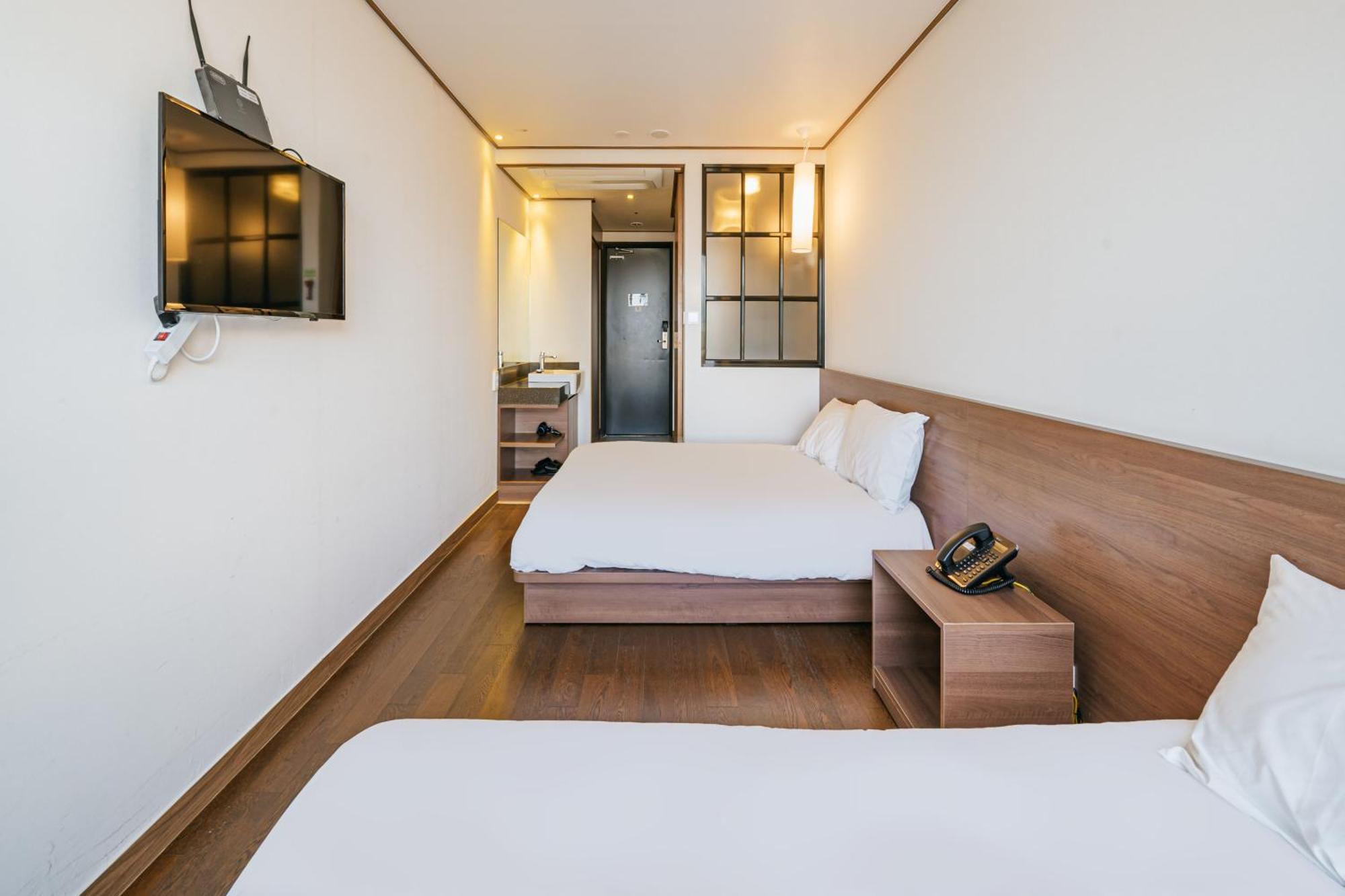 Tamara Jeju Hotel Сеогвипо Екстериор снимка