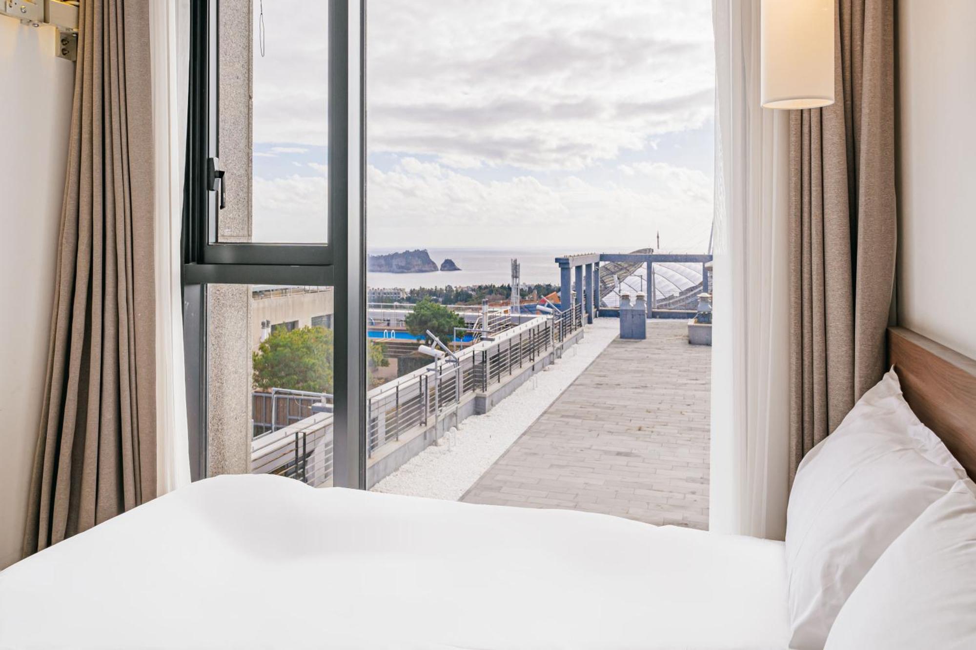 Tamara Jeju Hotel Сеогвипо Екстериор снимка